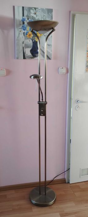 Lampa stojąca podłogowa z lampką do czytania
