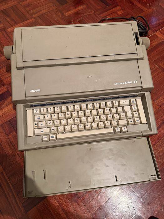 Máquina de Escrever Olivetti