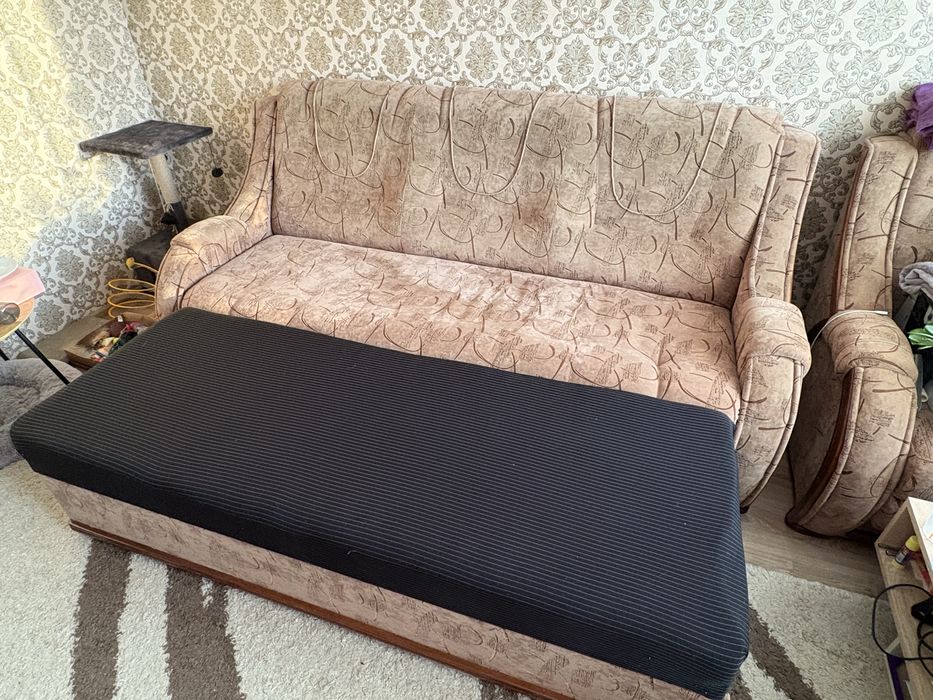 Продам розкладний диван + крісло (тільки САМОВИНІС)