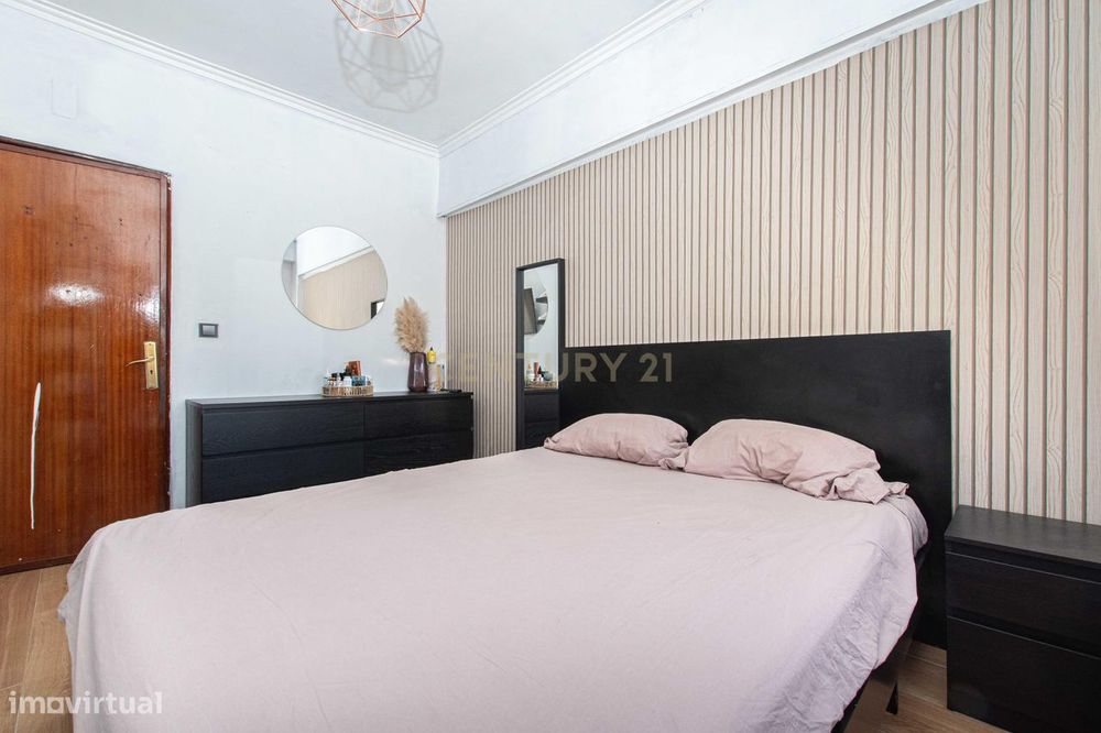 Apartamento T2 parcialmente Remodelado | Casal de São Brás | Excelente — Falagueira-Venda Nova, Lisboa