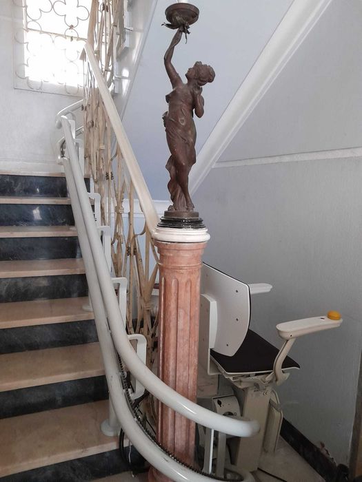 Cadeira Elevatória, Elevadores de escadas com assento