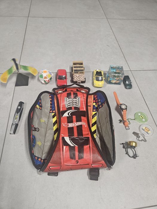 Plecak plus samochody