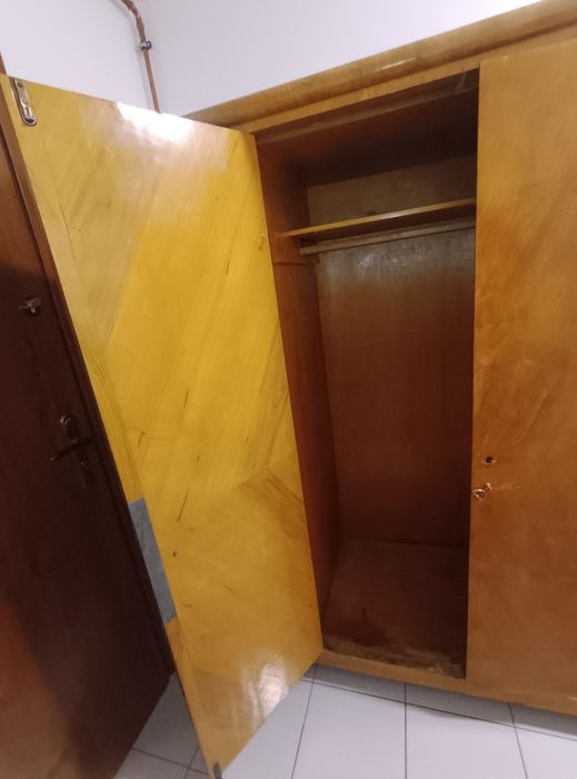 Stara drewniana szafa