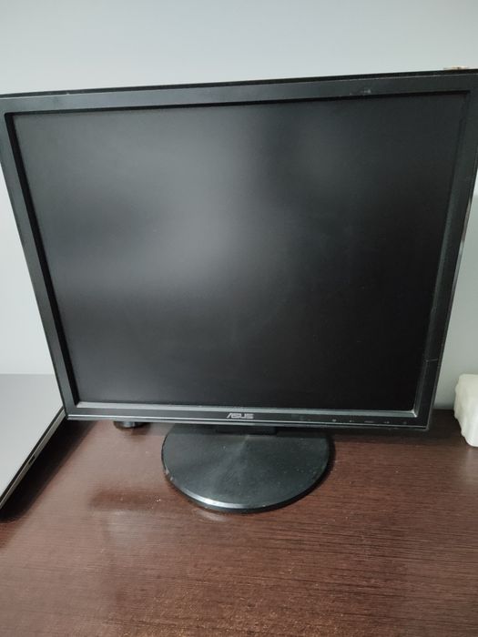 Monitor ASUS Monitor ASUS 
modelo : Xp com entrada de Vga