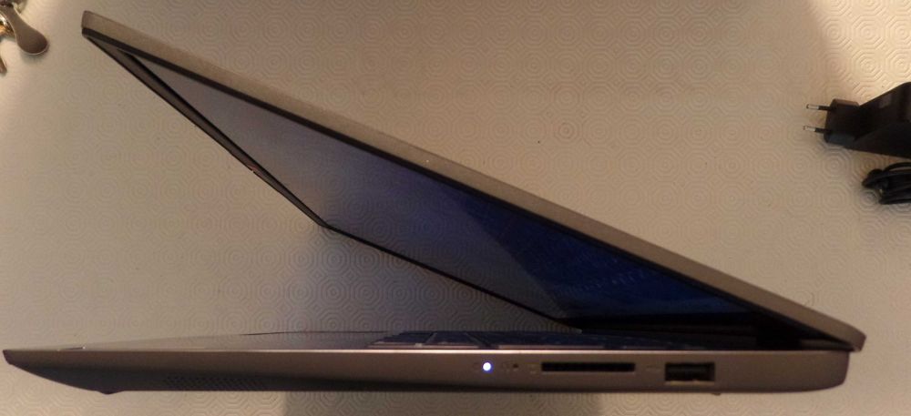 Lenovo IdeaPad 3 15ALC6 — Ryzen 7 / 16GB RAM / Como Novo
