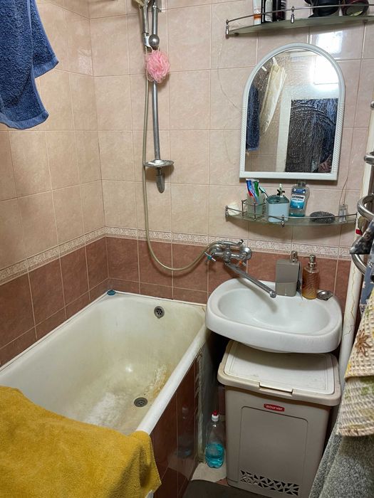 Продаж 2х кімнат у блочному гуртожитку Оболонь, метро «Мінська» Зої Гайдай вул. 2-А
