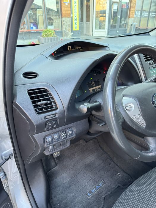 Автомобіль Nisan Leaf