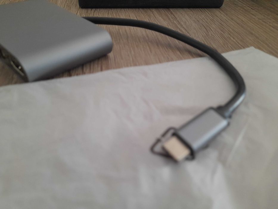 Hub USB Tipo-C com potas de vidio 1 vga  2 duas hdmi
