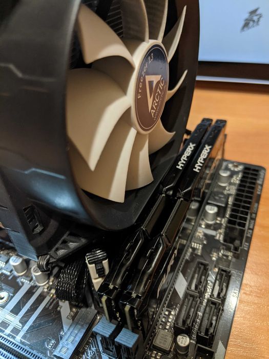 Продам комплект: i3-9100 + Gigabyte H310M S2H 2.0 + 16GB DDR4 + Башня