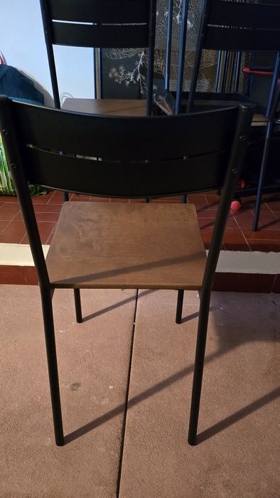 Mesa de refeição + 4 cadeiras