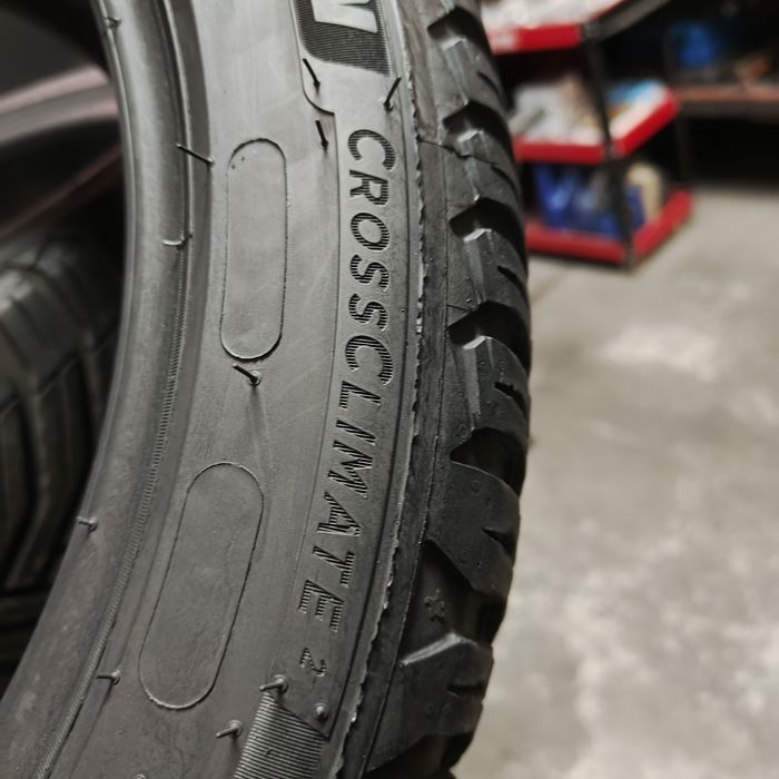 225/45/17 Sprzedam parę opon całorocznych Michelin