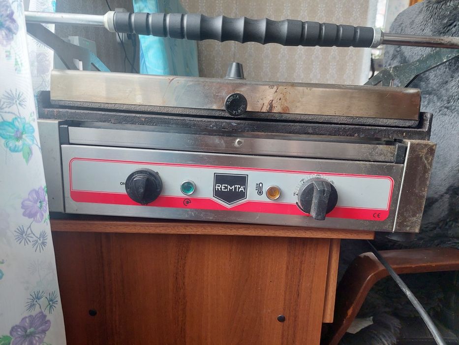 Прижимний гриль Remta R79
