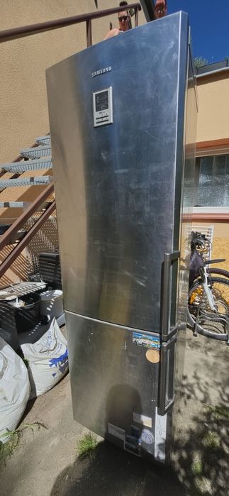 Lodówka Samsung uszkodzona