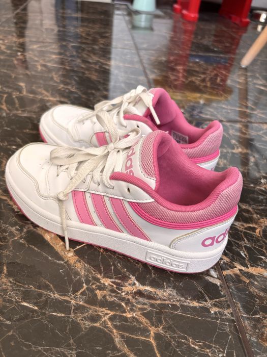 Кросівка adidas для дівчинки