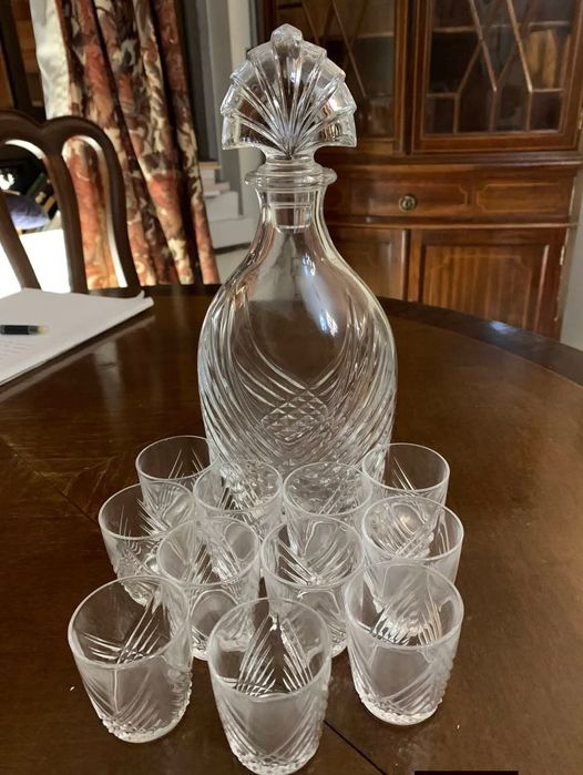 Garrafa Cristal D'arques com 11 copos de licor
35€

Entrega em mão.
Zo