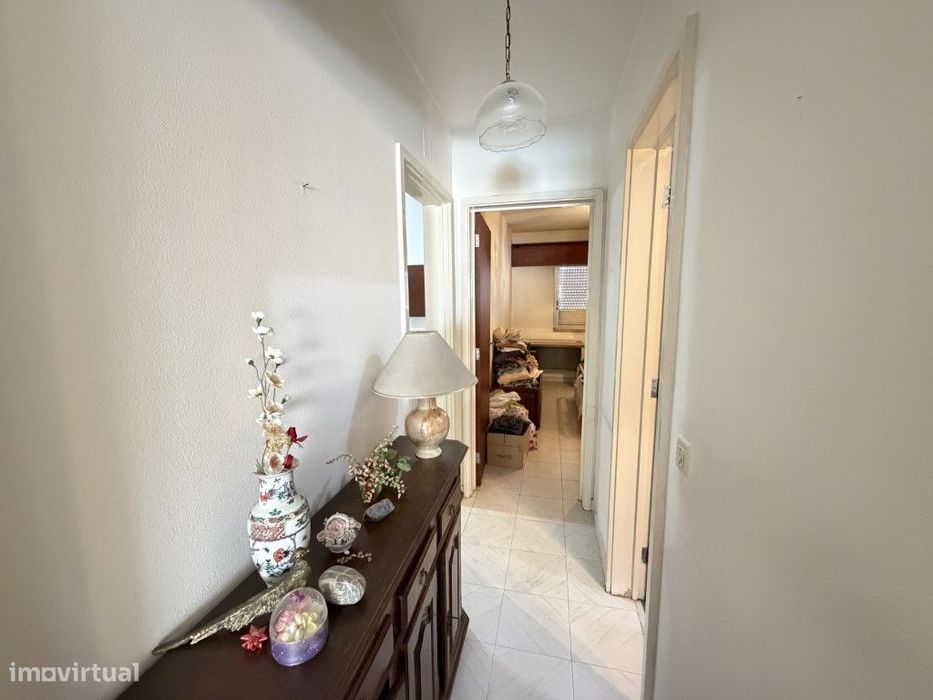 Apartamento T2 | Praça Do Metro De Alfornelos