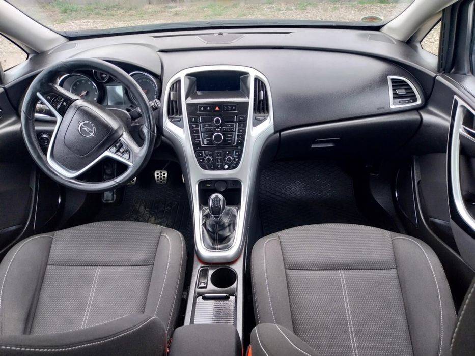 Opel Astra J  1,4  benzyna 2010 rok produkcji