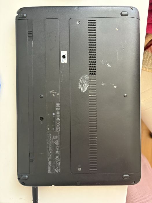 Ноутбук hp probook 430 g2 у робочому стані для стаціонарної роботи
