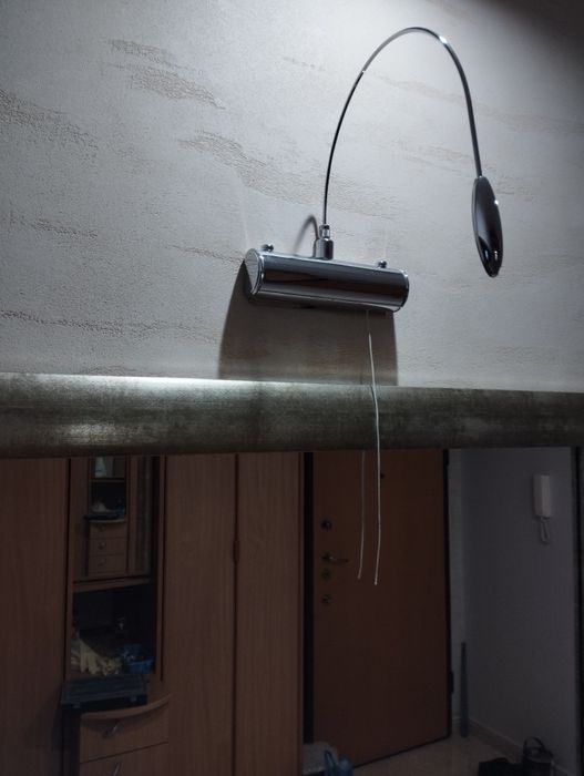 Kinkiet nad obraz lustro