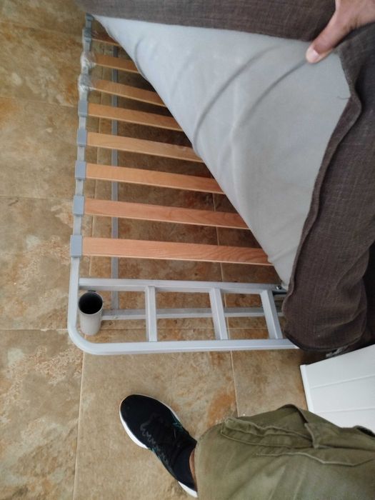 Sofá do IKEA usado em bom estado, que faz sofá cama se necessário