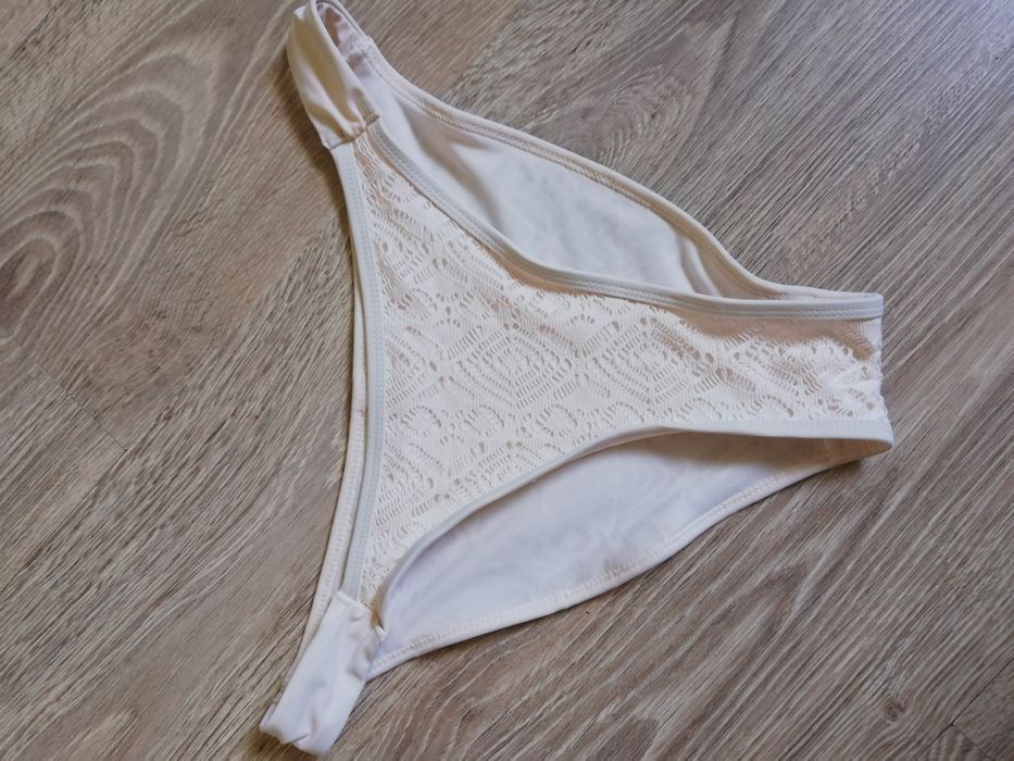 Kremowe majtki kąpielowe M