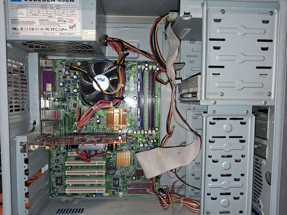 Komputer retro Pentium 4 gratis 2 monitory i licencja Windows XP