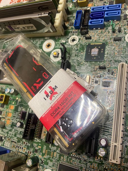 Оперативна памʼять IRDM by goodram ddr4 16gb kit 3200Mhz
