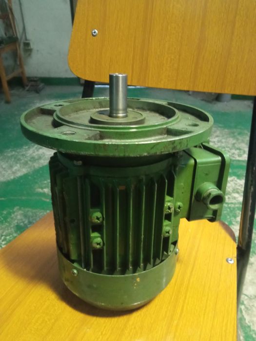 Электродвигатель: 1 200 грн. - Електрика Суми на Olx