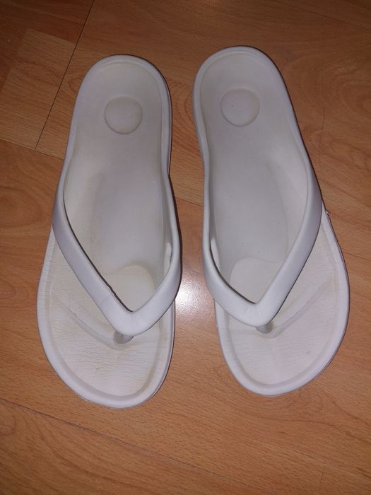 Białe klapki japonki gumowe damskie rozmiar 40