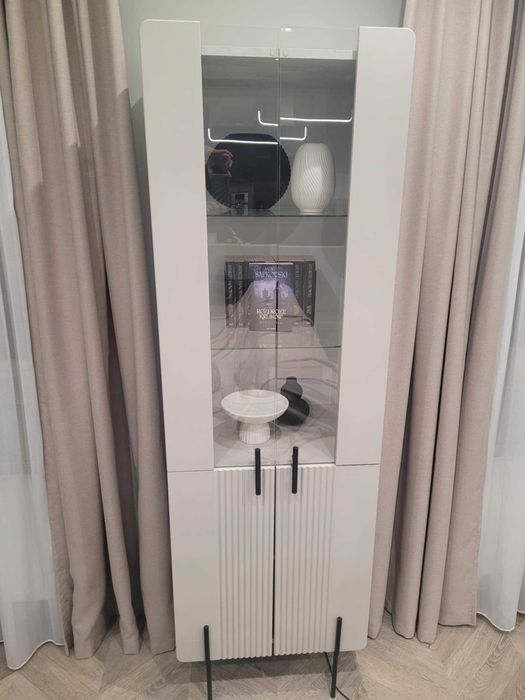 Witryna Malmi 60 cm [kaszmir / czarne nóżki]