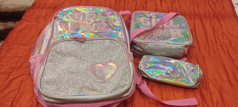 Baixa Preço_ Mochila + lancheira+ estojo "Girl Power" holográfica