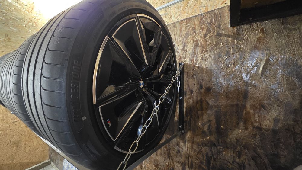 BMW i7 електромобіль