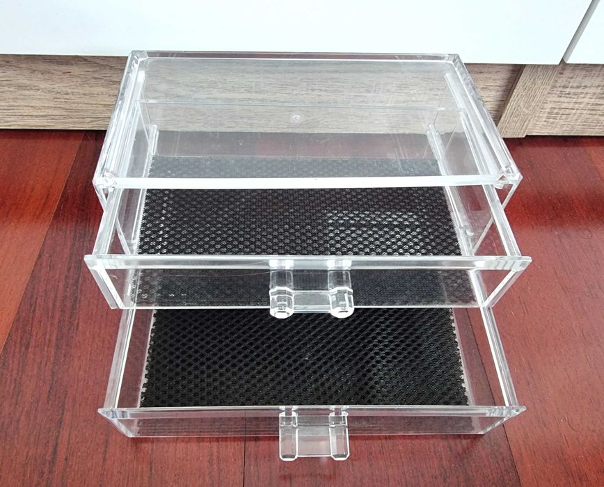 Caixa para arrumação de maquilhagem ou bijuteria