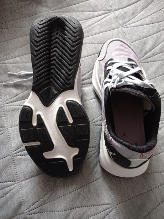 Nike WMNS Jordan air 200E