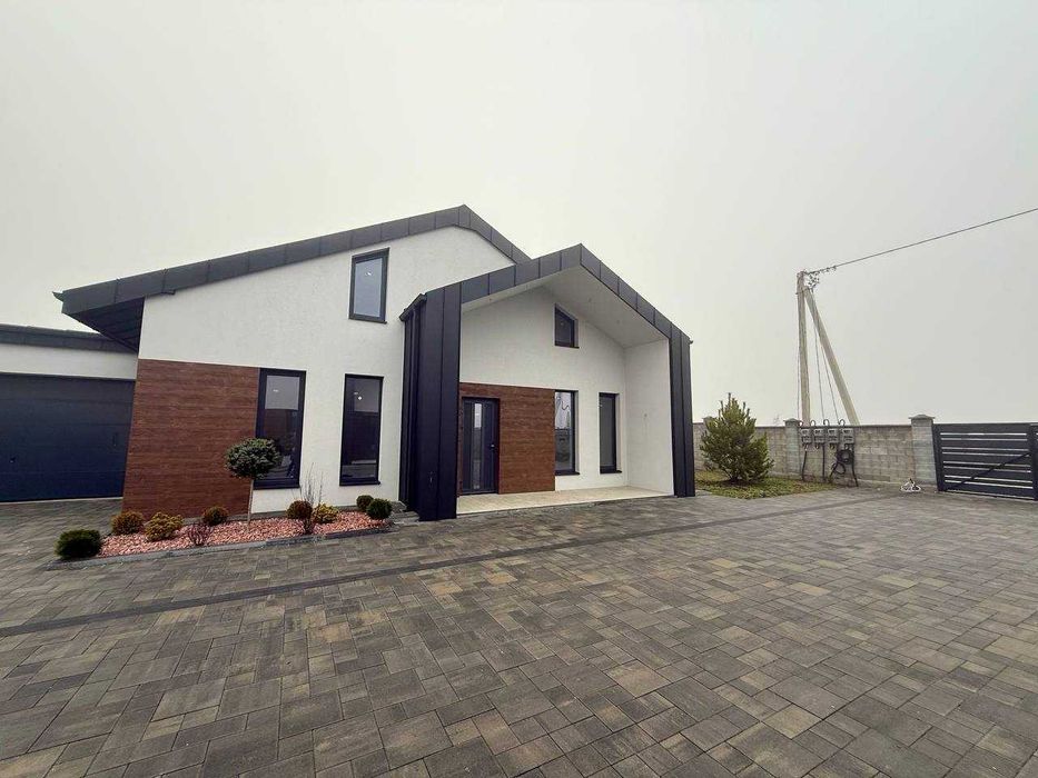 Продаж будинку з усіма комунікаціями на Авторинку