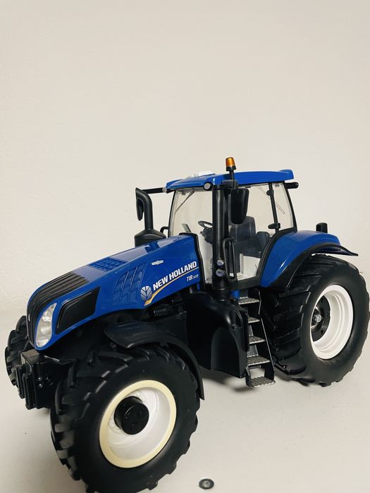 Радиоуправляемый трактор Maisto Tech New Holland 1:16