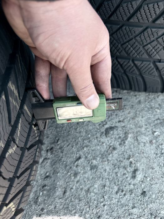 235 50 19 Continental TS870P 99% 2023 Шини Зима