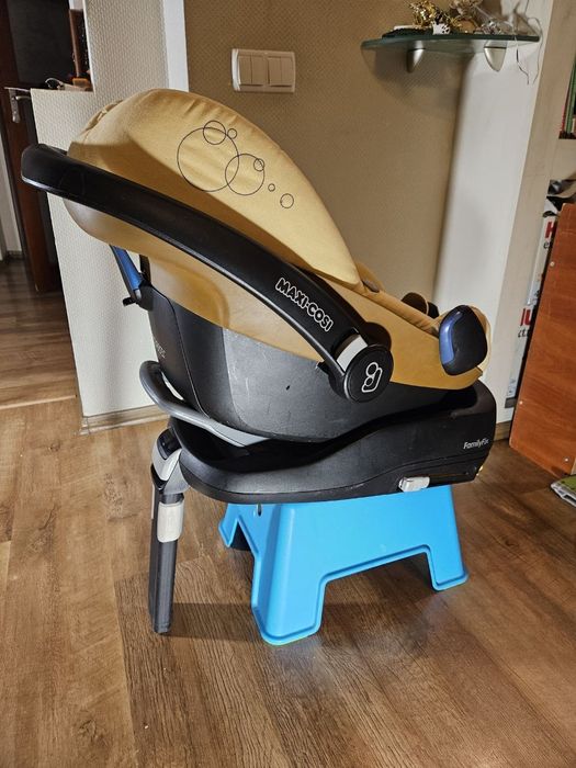 Автокрісло 0+ Maxi-cozi Pebble + FamilyFix до 13кг