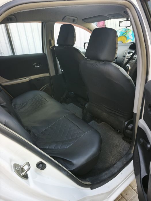 Продаётся личный автомобиль Toyota Yaris 2011 года