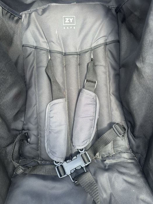 Carrinho de bebé dobrável ZY Safe (leve e prático).