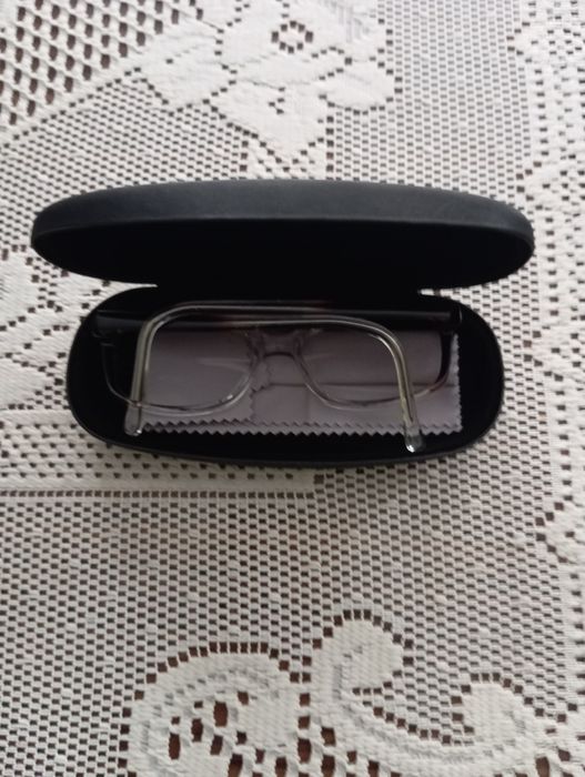 Etui pokrowiec na okulary zamykany