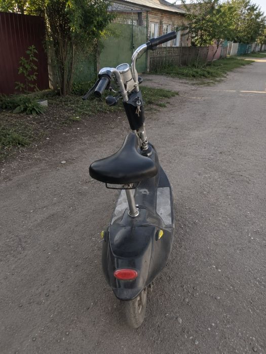 Електросамокат скутер мопед 12 дюймів 250W до 30 км/год