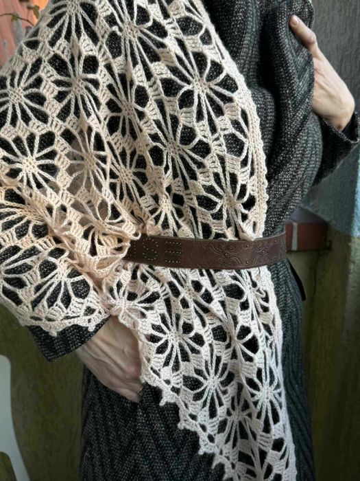 Szal w kolorze broskwiniowym