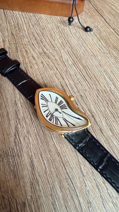 Relógio estilo Dali