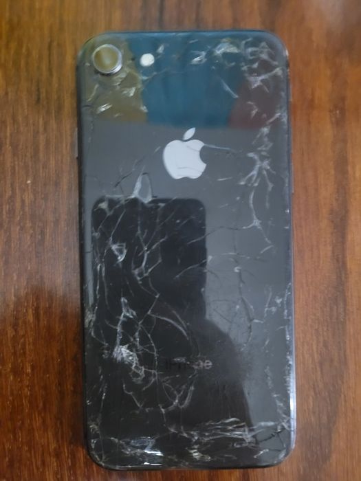 iPhone 8, Samsung a11, Nomi i241, Samsung GT-E2152