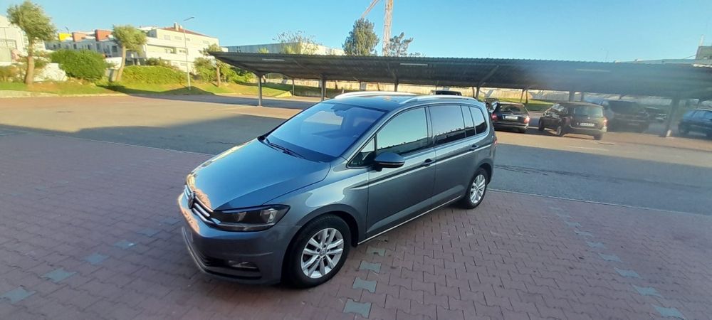 Vendo volkswagen touran 2016 em bom estado.