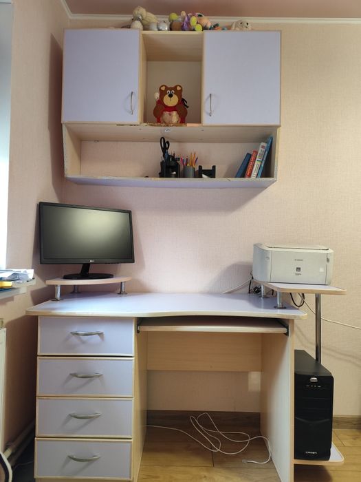 Письмовий стіл з шафкою