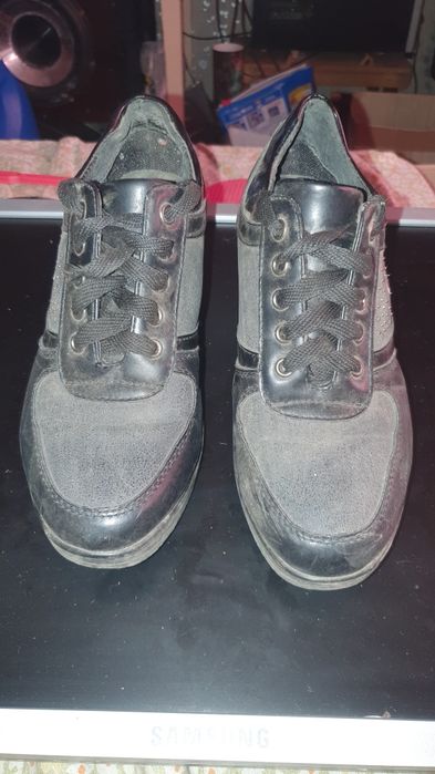 Продам красовки жіночі