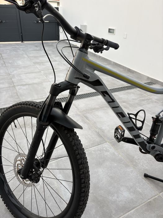 Giant Stance mtb pneus 27,5, suspensao dupla e droper post