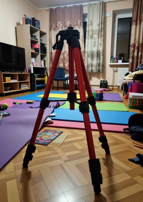 Телескопічний штатив для лазерного рівня регульований